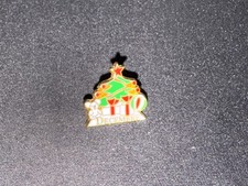 (AB) PINS BADGE ENAMEL VINTAGE ARTHUS BERTRAND BEAR CHRISTMAS TREE DECEMBER