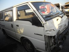 Vitre avant droit MITSUBISHI L300 MB669913