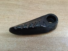 UN CALE REPOSE PIED ARRIERE