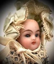 Ancienne petite poupée