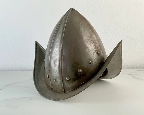 Casque bouilloire espagnol