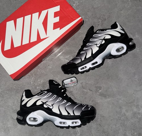 Basket nike noir gris blanc - nike, tn