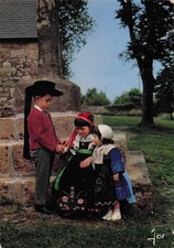 29 PLOUGASNOU CHILDREN IN PLOUGASNOU COSTUME
