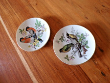 Vintage Lot de 2 petites assiettes  différentes en porcelaine   decors oiseaux