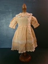 Robe ancienne pour poupée