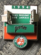 PIN PINS CHAISE PERRIER ARGENT