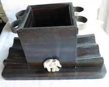 Porte-pipes et pot à tabac