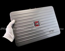 Dossier Porsche Rimowa Martini