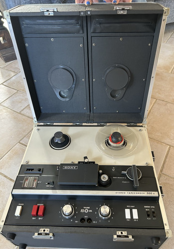 Ancien magnetophone bande - magnetophone, a