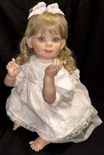 VTG 1994 Fayzah Spanos Signed HUGS GIRL DOLL  21” Sitter Vinyl & Cloth 147/500