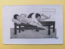 CPA Humour signée RARE ALLEMAGNE Massage FEMME NUE Taille des Mollets Wadengröße