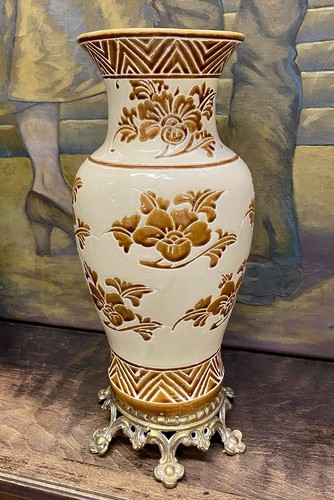 Grand vase forme - balustre, pied