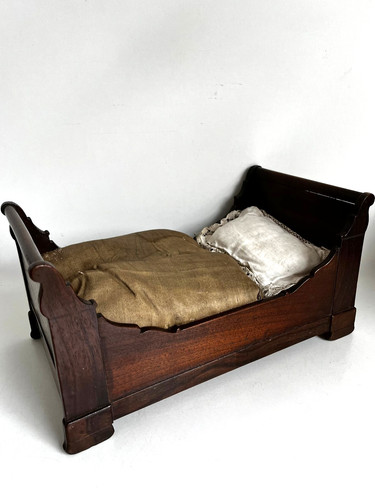 Ravissant petit lit poupée - ravissant,