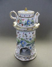 Tisanière en porcelaine.