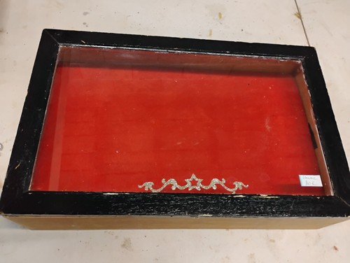 Vitrine bijoux a petits - à,
