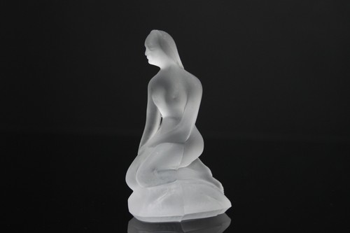 Statuette femme agenouillée - femme,