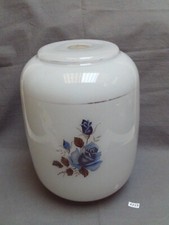 abat-jour en opaline blanc décor de roses trou de 28 mm époque 1960 (BZ57)