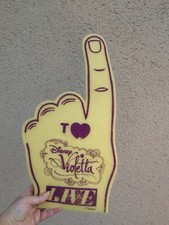 Main en mousse pour supporter, concert Violetta, Disney