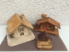 3 anciens petits chalets en