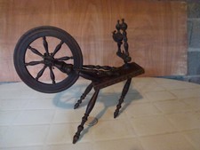 Petit ROUET ancien en bois