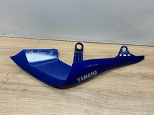 UN CACHE CARENAGE LATERAL