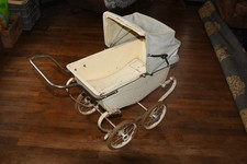 landeau de poupée ancien pour