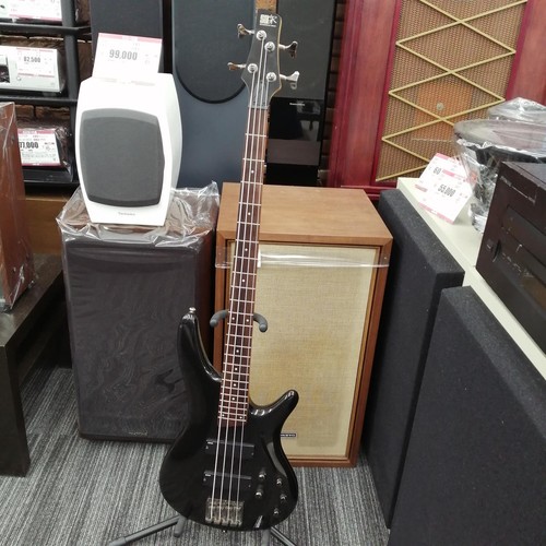 Guitare basse électrique
