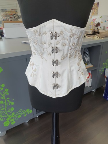 Serre taille blanc - cassé, et