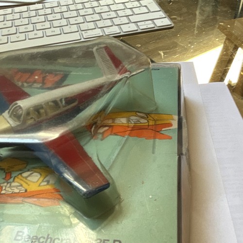 Dinky toys beechcraft - dinky,