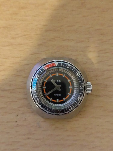 Petite montre plongée - montre,