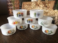 9 ramequins dessert sauce -