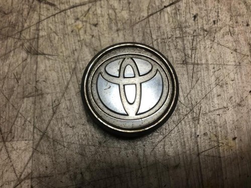 Enjoliveur toyota avensis - toyota, 2