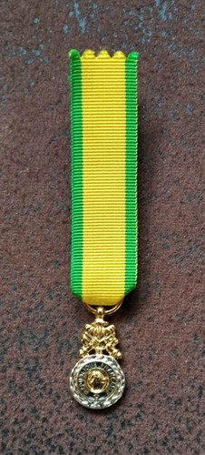 Médaille militaire modèle - médaille,