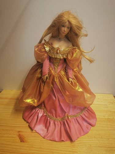 Poupée porcelaine cendrillon - porcelaine,