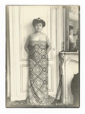 ❤️ 1900 ? Bourgeois woman photographed in draped dress bun interior door