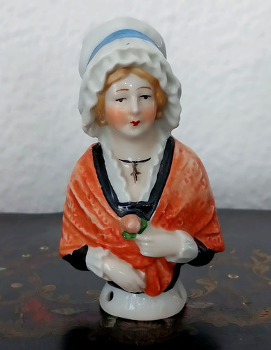Demi figurine coiffe charlotte - figurine,