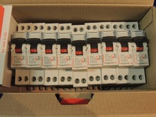 9 disjoncteurs 10 amp a vis