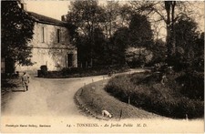 Old postcard Tonneins Au Jardin Public (89864)