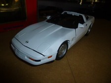 CHEVROLET CORVETTE ZR 1  MAISTO 1/18 VINTAGE