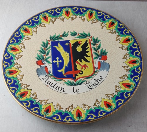 Grand plat décor blason - , audun