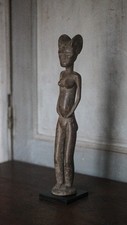 Statue africaine féminine