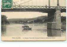 TRIEL - Le Glisseur Tissandier evolving in front of the Restaurant Félix - 15735