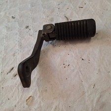 PLATINE REPOSE PIED AVANT DROITE YAMAHA 125 SR (97-02)