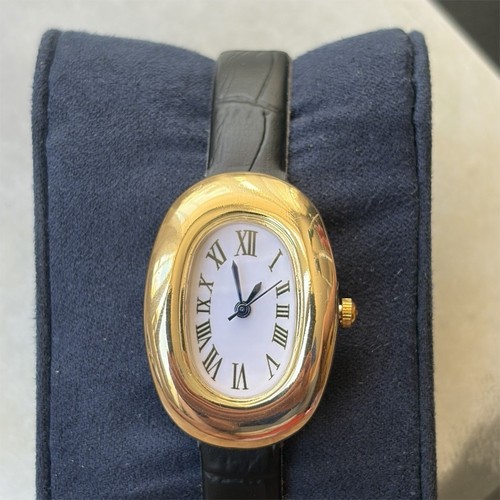 Montre ovale quartz - , boîtier