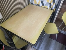 Table et Chaises Vintages 