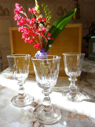 Trois beaux verres liqueur - beaux, à