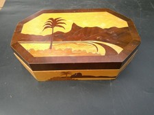 BOITE EN BOIS EN MARQUETERIE DECOR AFRICAIN PALMIER MONTAGNE