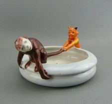 Curieux cendrier satirique en