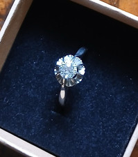 bague en or gris et diamant