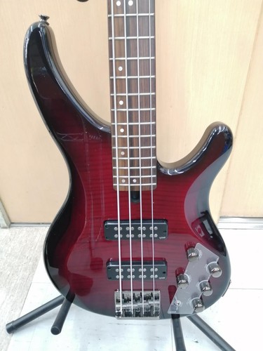 Guitare basse électrique
